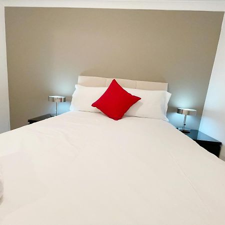 Villa Cozy Nights Svp Detached House Glasgow Esterno foto